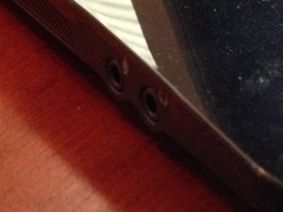 Dell S2340T Headset Mic Jacks.JPG Dell S2340T Headset Mic Jacks.JPG